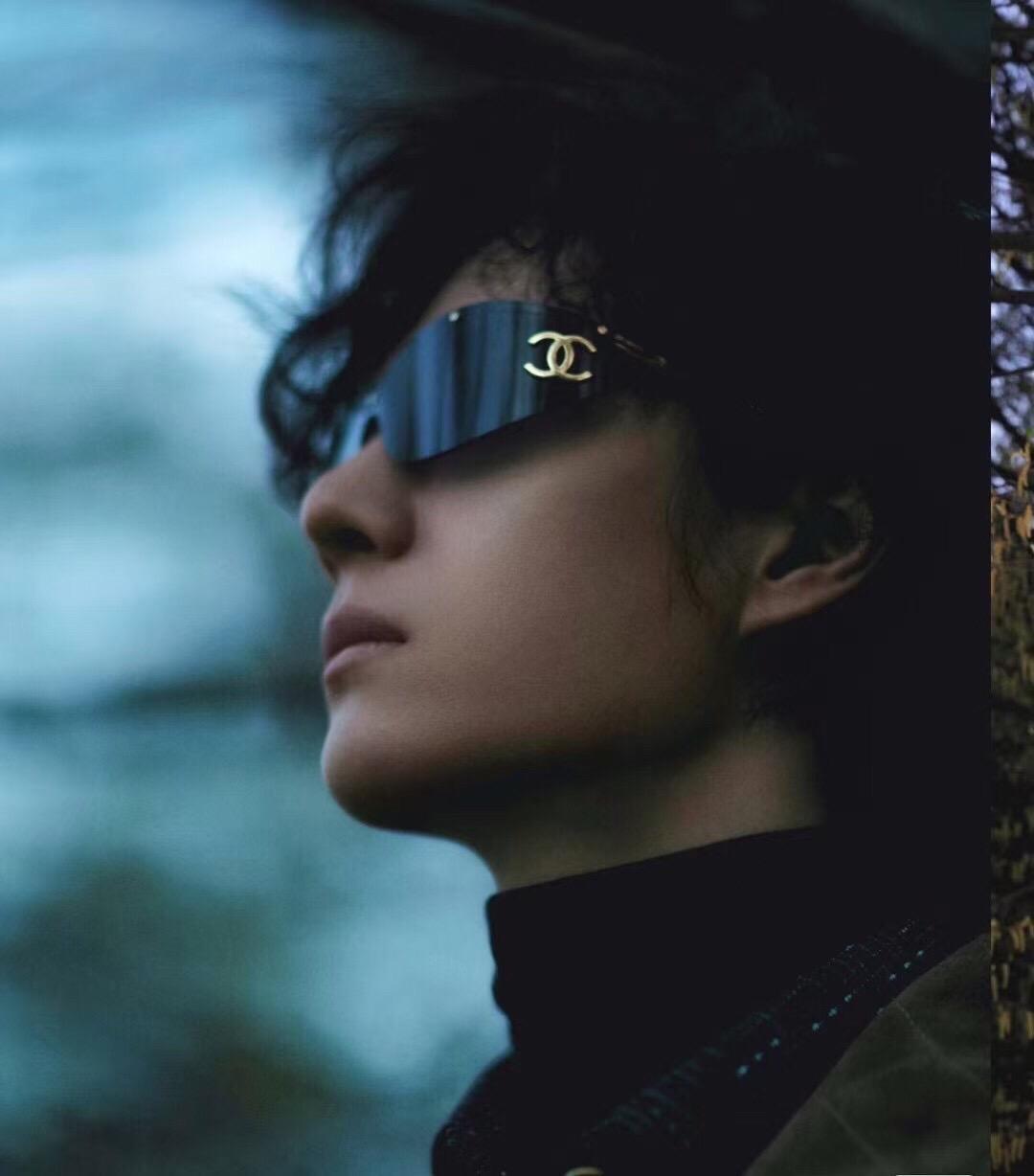 Luksus Indfattede Shield Solbriller | Gold Metal Accent UV400 Fashion Eyewear