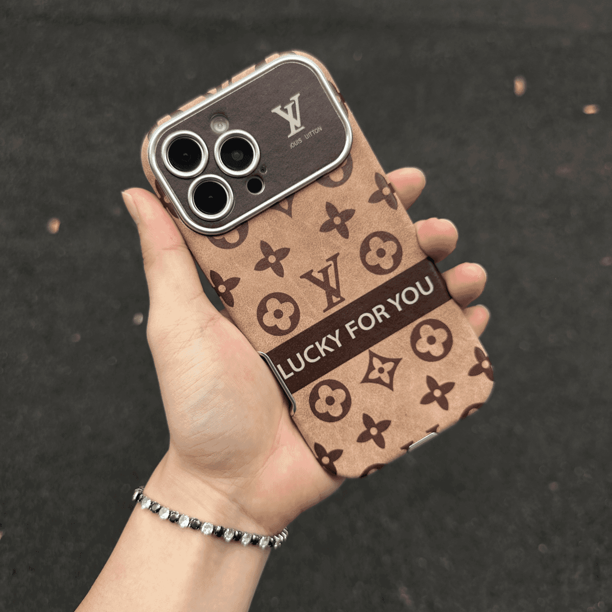 Luxus barna és fekete színű bőr iPhone tok