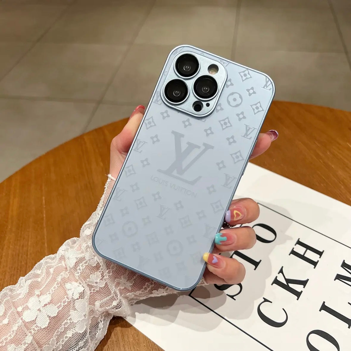 Ylellinen x Mono iPhone-kotelo | Loistaa
