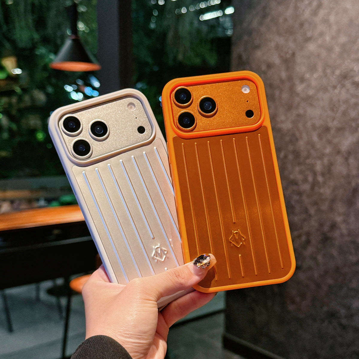 Armor miotalach iomaireach Cás iPhone - Cosaint Stylish Spreagtha ag Taisteal