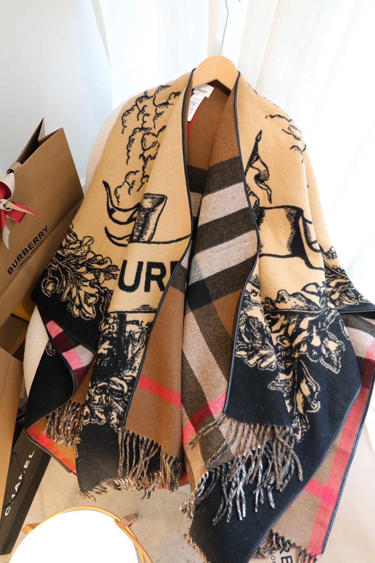 Burberry Newest Knight Horse Double-sided Jacquard Cape Shawl