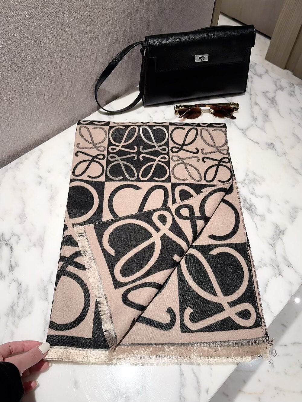 LOEWE 2026 Neues Checkerboard Anagram Kaschmir