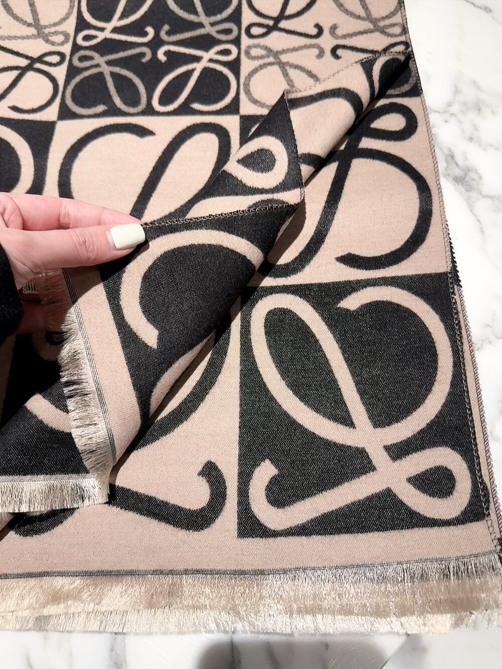 LOEWE 2026 Neues Checkerboard Anagram Kaschmir