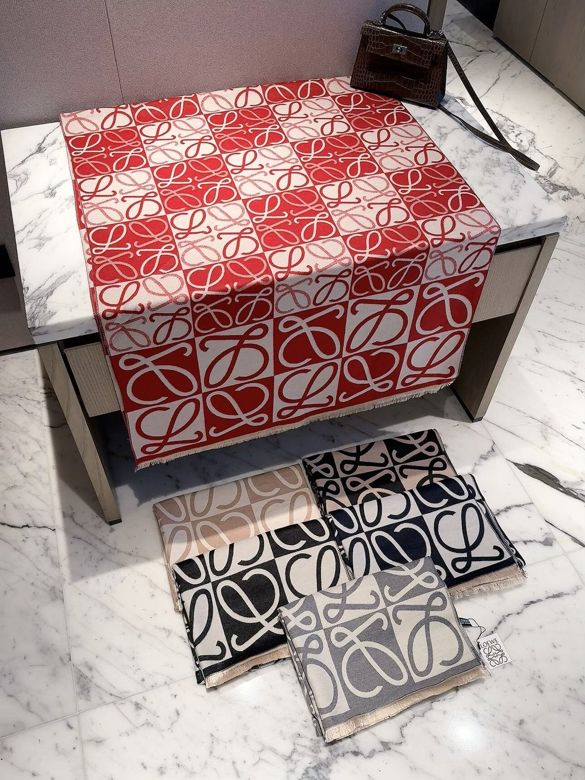 LOEWE 2026 Neues Checkerboard Anagram Kaschmir