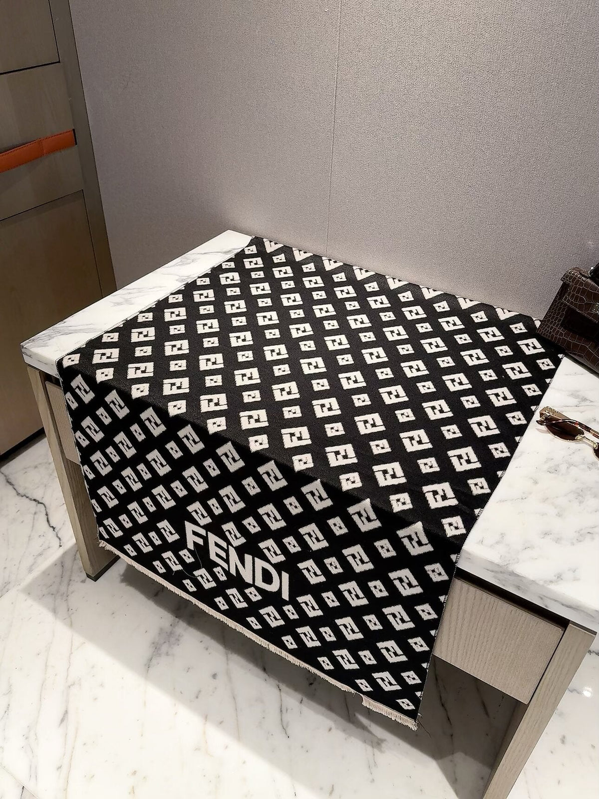 Fendi 2026 Neuer Double F Kaschmirschal mit Allover-Print