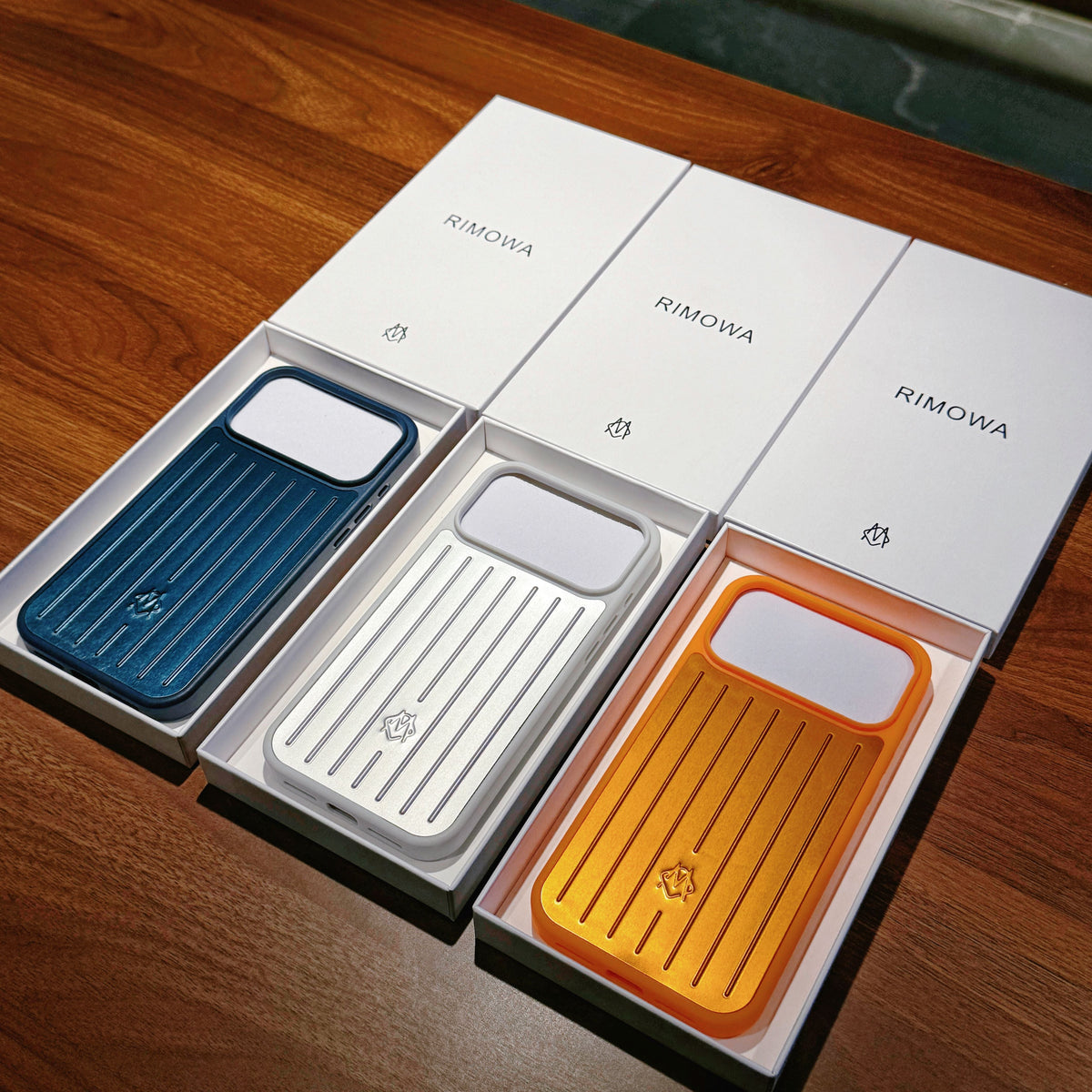 Armor miotalach iomaireach Cás iPhone - Cosaint Stylish Spreagtha ag Taisteal