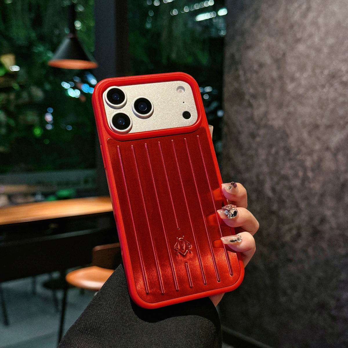 Armor miotalach iomaireach Cás iPhone - Cosaint Stylish Spreagtha ag Taisteal