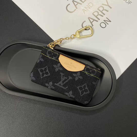 Luxusní pouzdro na mince Monogram – Stylová & Kompaktní peněženka na klíče
