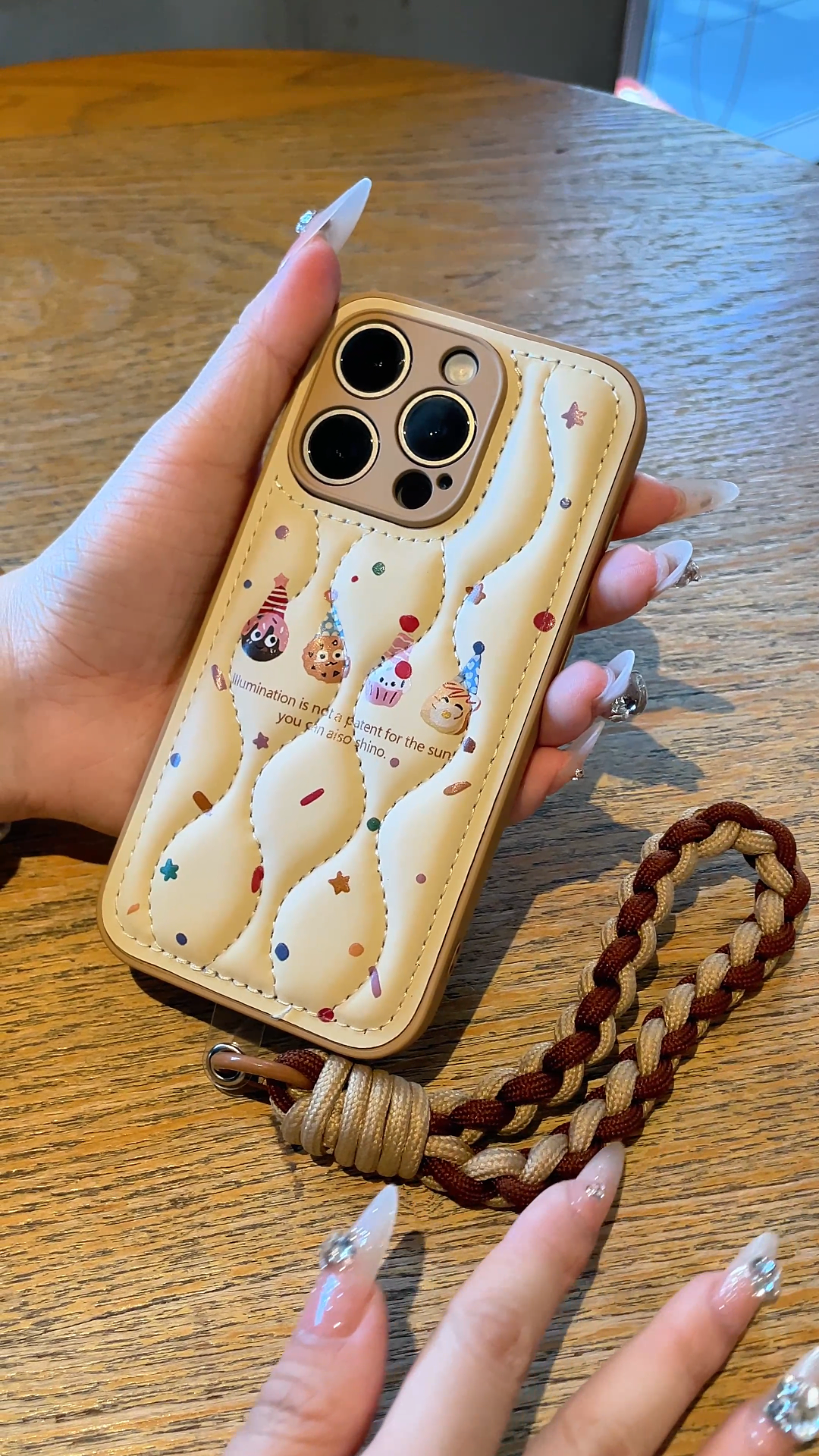 Aconchegante e leve: capa de iPhone chique inspirada em biscoitos para criadores de tendências