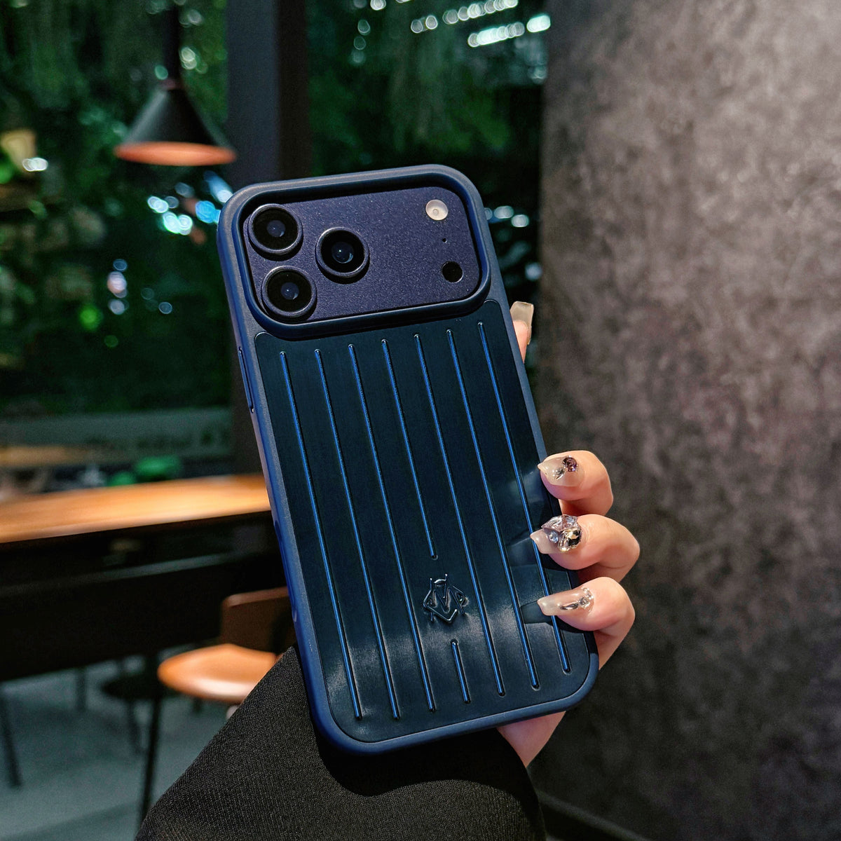 Armor miotalach iomaireach Cás iPhone - Cosaint Stylish Spreagtha ag Taisteal
