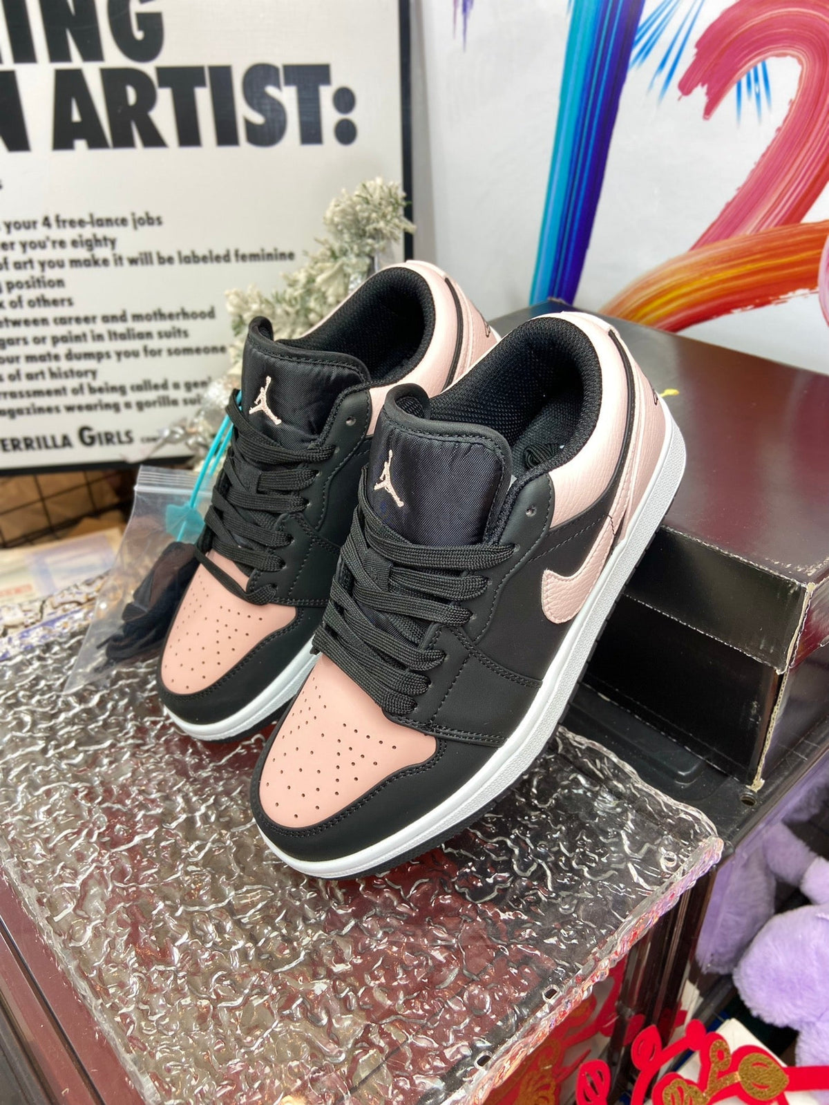 Sneaker casual basse color block nere e rosa