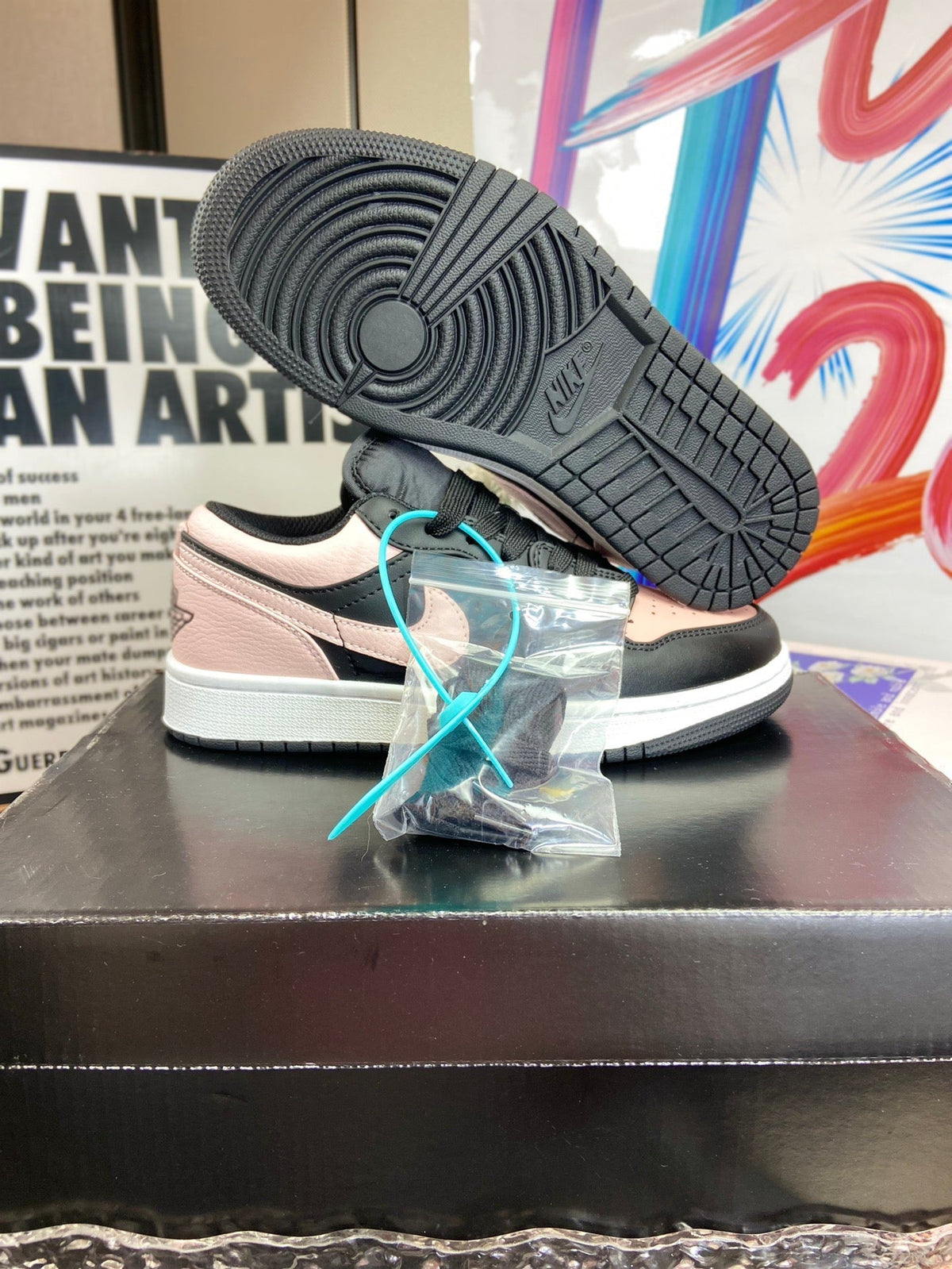 Sneaker casual basse color block nere e rosa