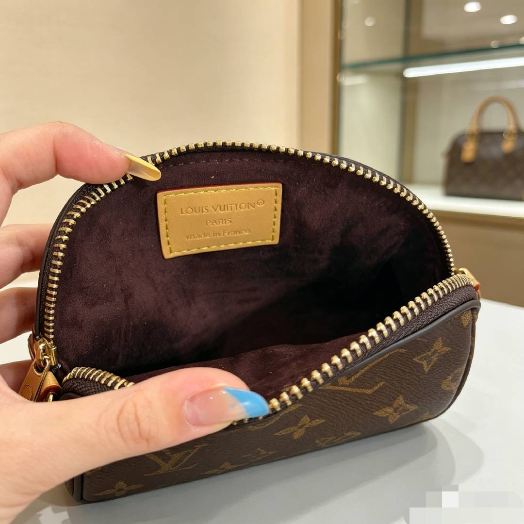 Small Pouch, Quiet Opulence
