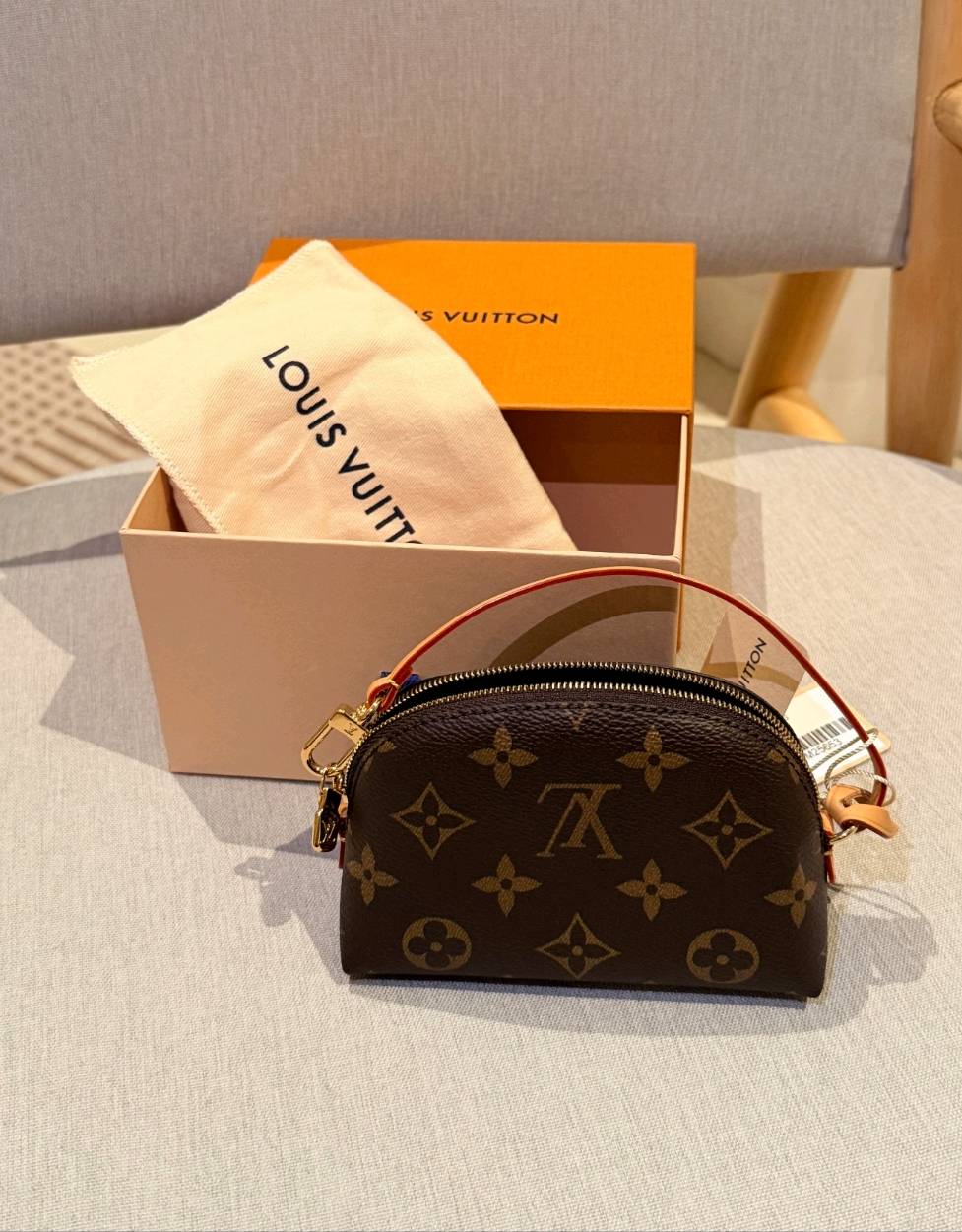 Small Pouch, Quiet Opulence