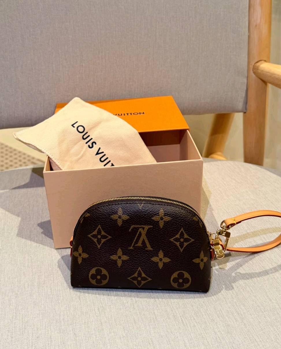 Small Pouch, Quiet Opulence