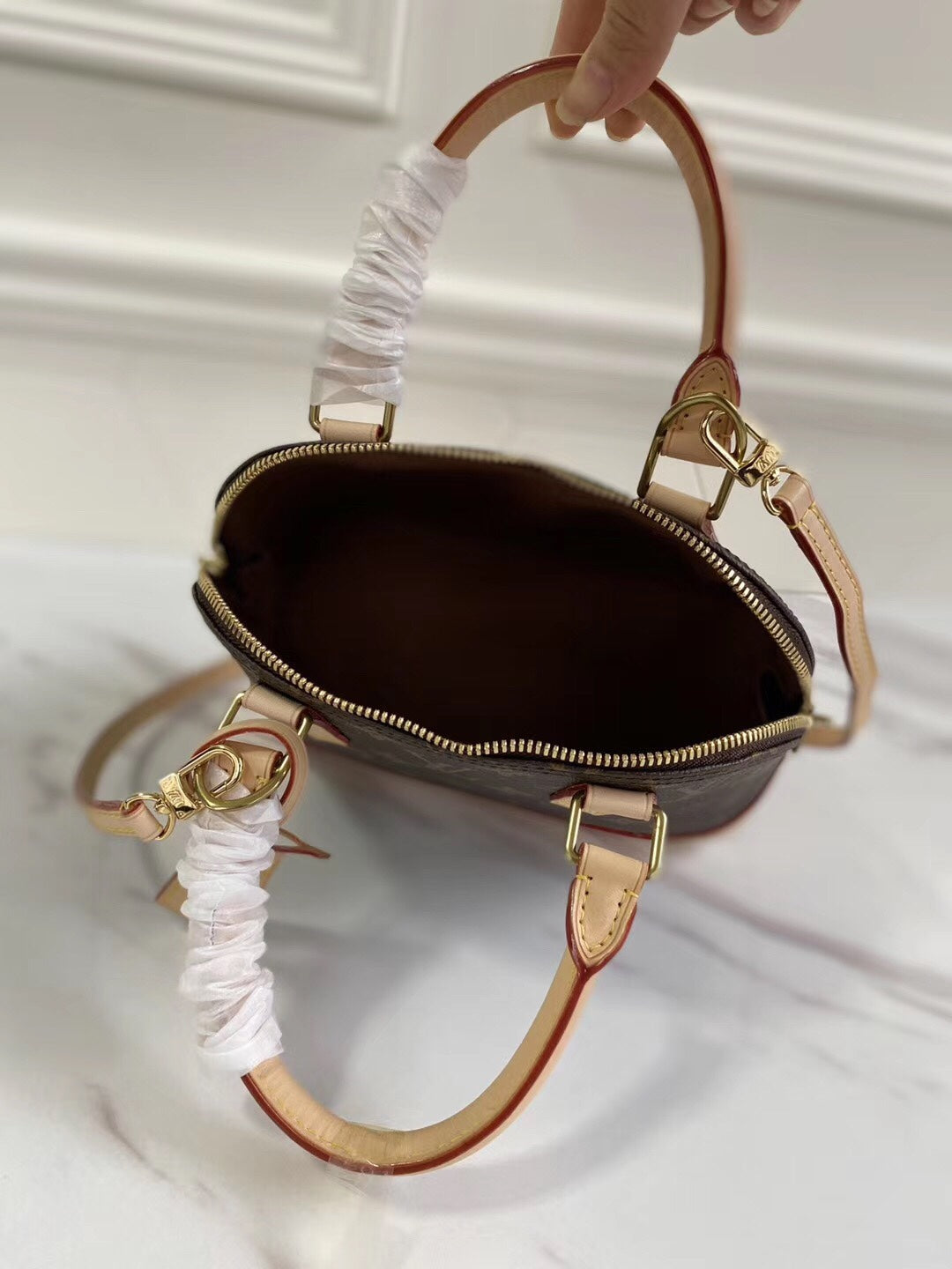 Elegant Top‑Handle Crossbody Bag