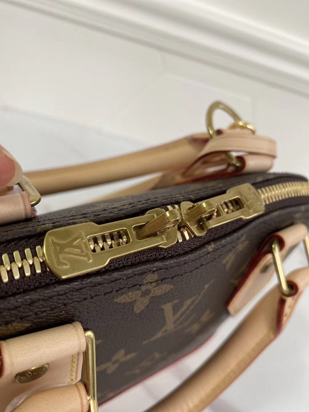 Elegant Top‑Handle Crossbody Bag