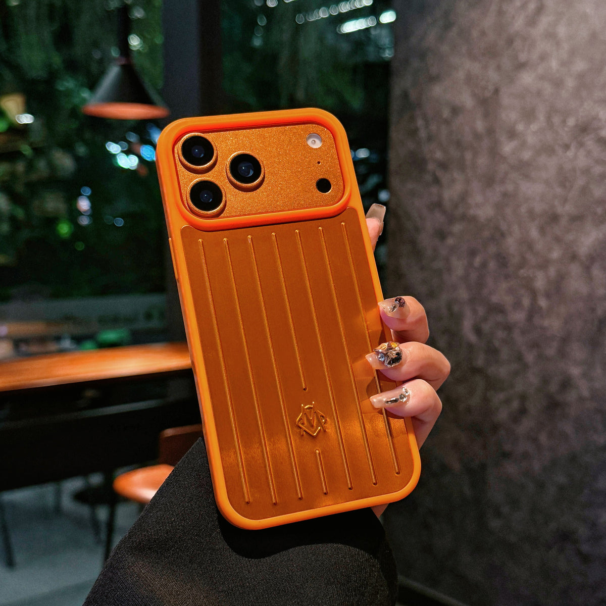 Armor miotalach iomaireach Cás iPhone - Cosaint Stylish Spreagtha ag Taisteal