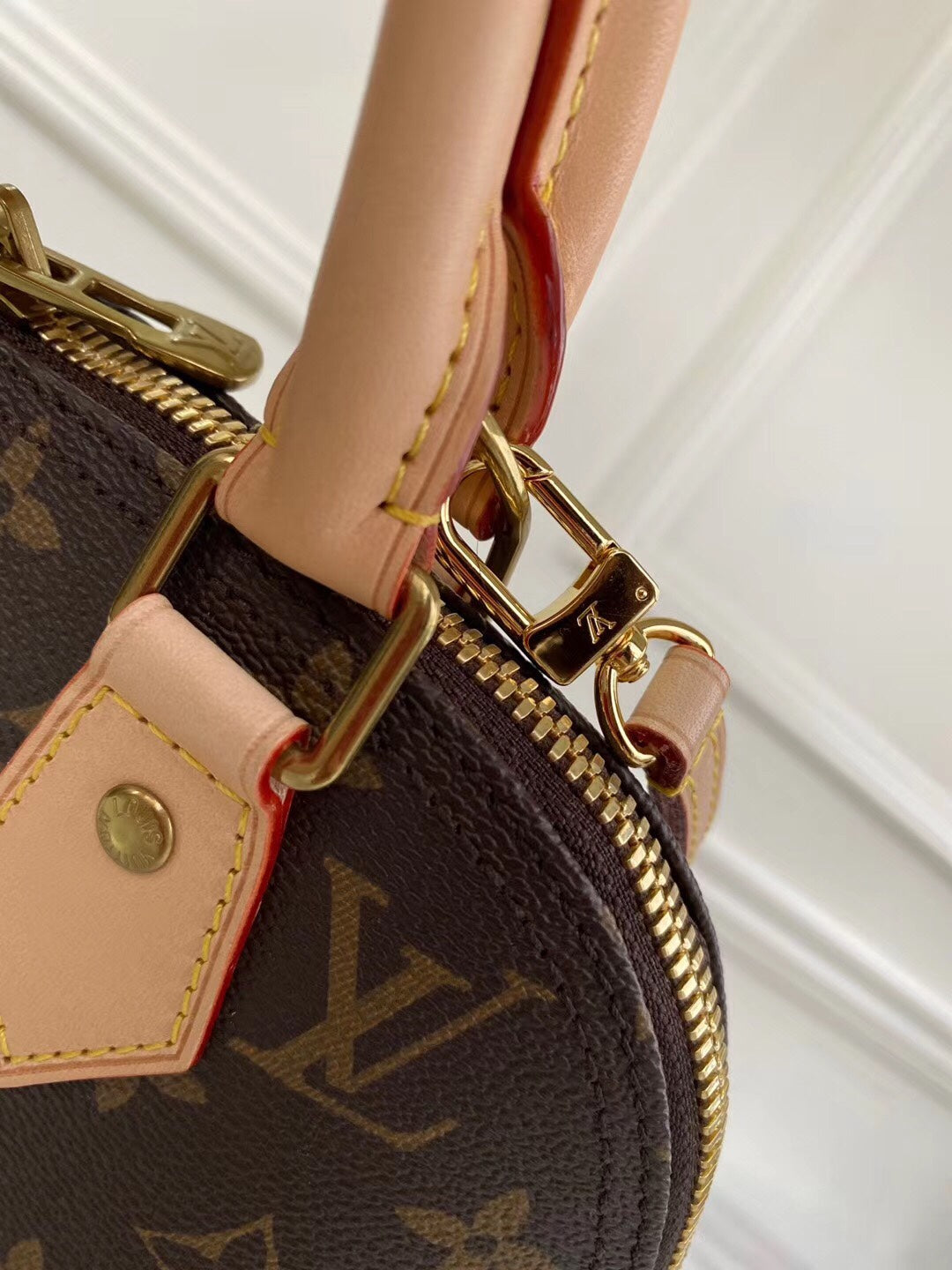 Elegant Top‑Handle Crossbody Bag
