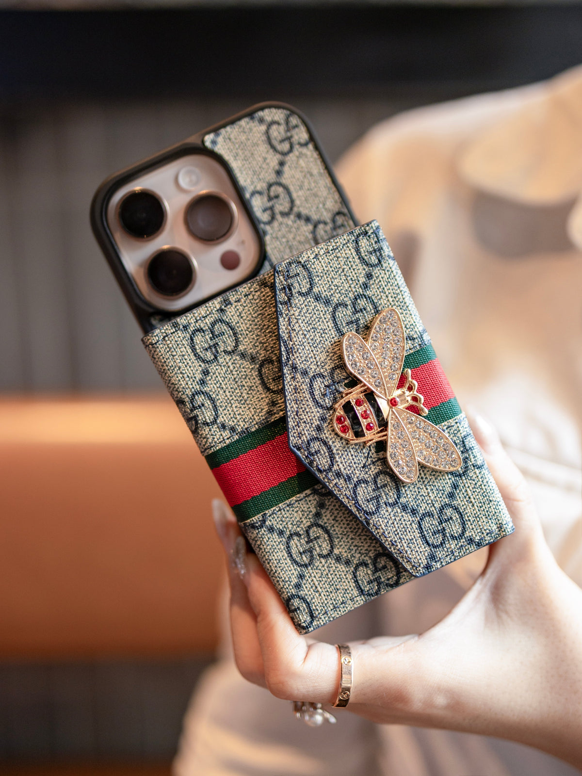 Premium Advanced Crossbody iPhone-deksel med kortholder og skulderstropp