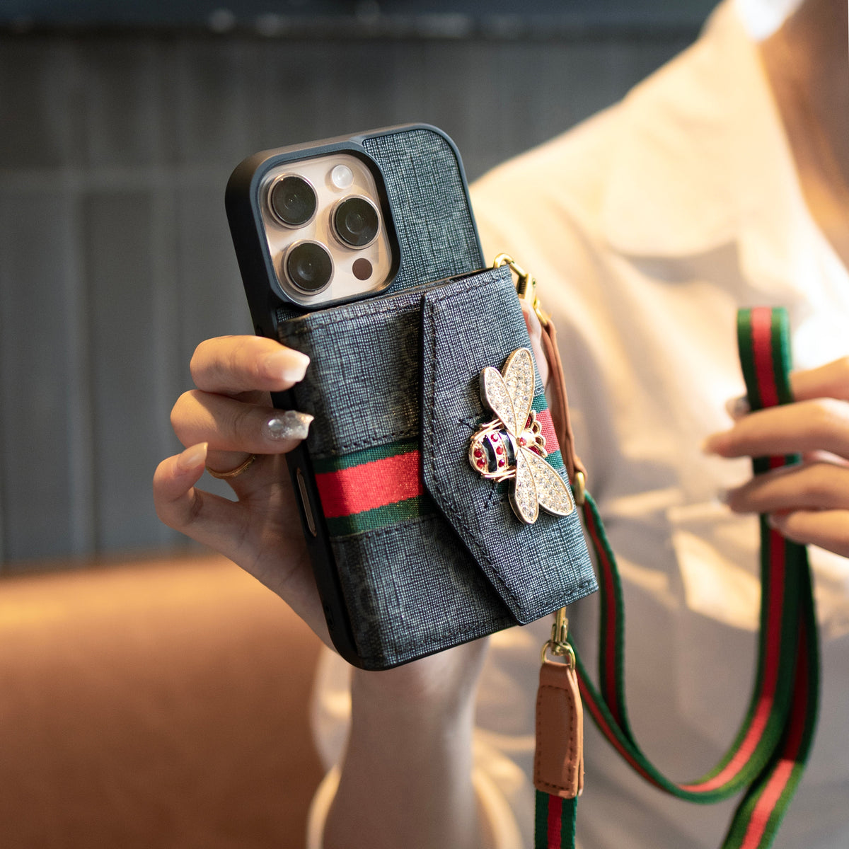 Premium Advanced Crossbody iPhone-deksel med kortholder og skulderstropp