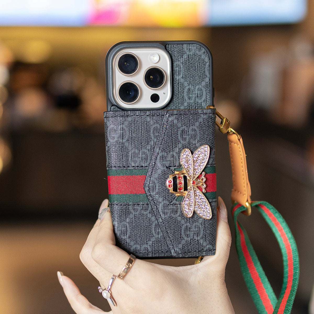 Premium Advanced Crossbody iPhone-deksel med kortholder og skulderstropp