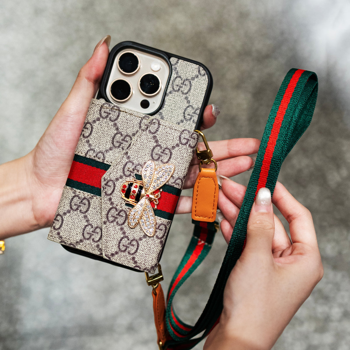 Premium Advanced Crossbody iPhone-deksel med kortholder og skulderstropp
