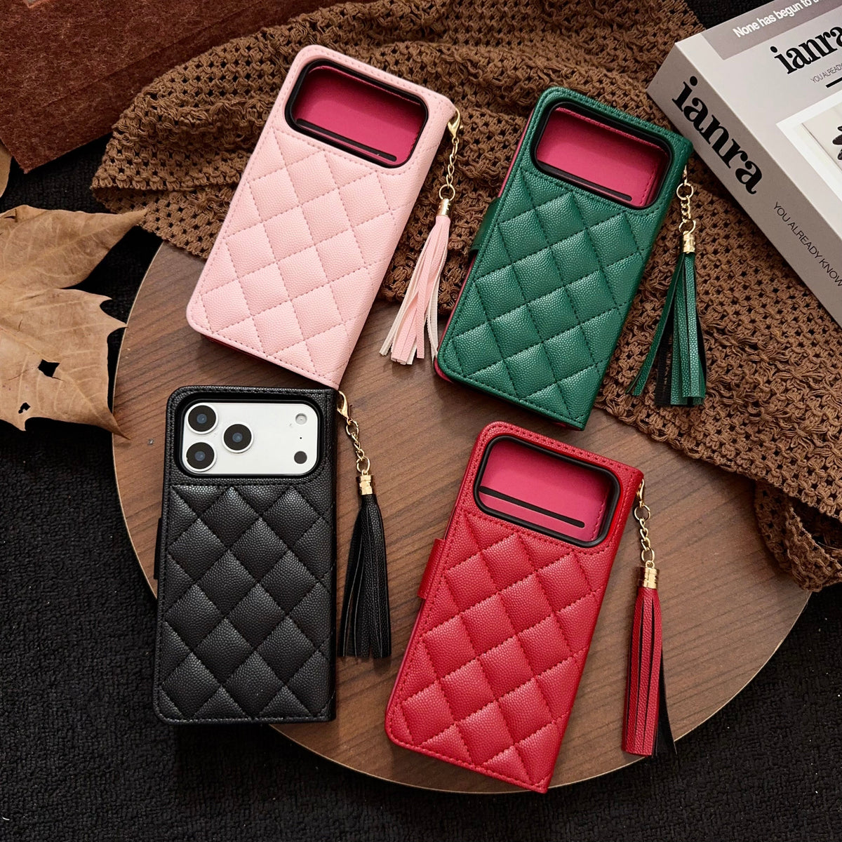 Luxus steppelt pénztárca iPhone tok bojttal és arany csattal