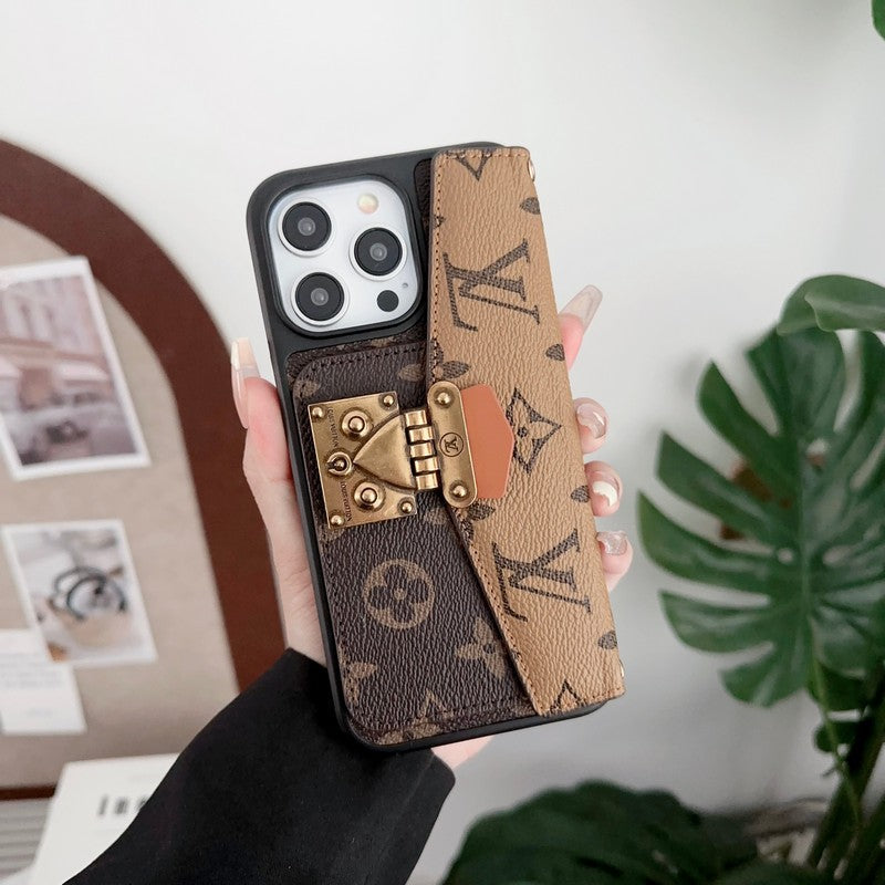 Luksusowe etui na iPhone'a z łańcuszkiem na karty