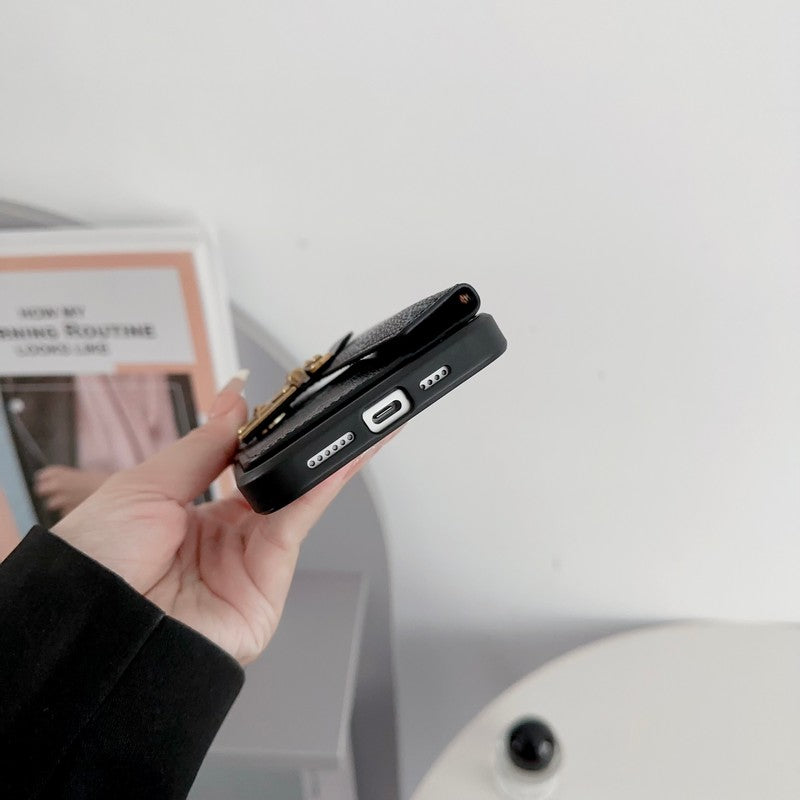Luksusowe etui na iPhone'a z łańcuszkiem na karty