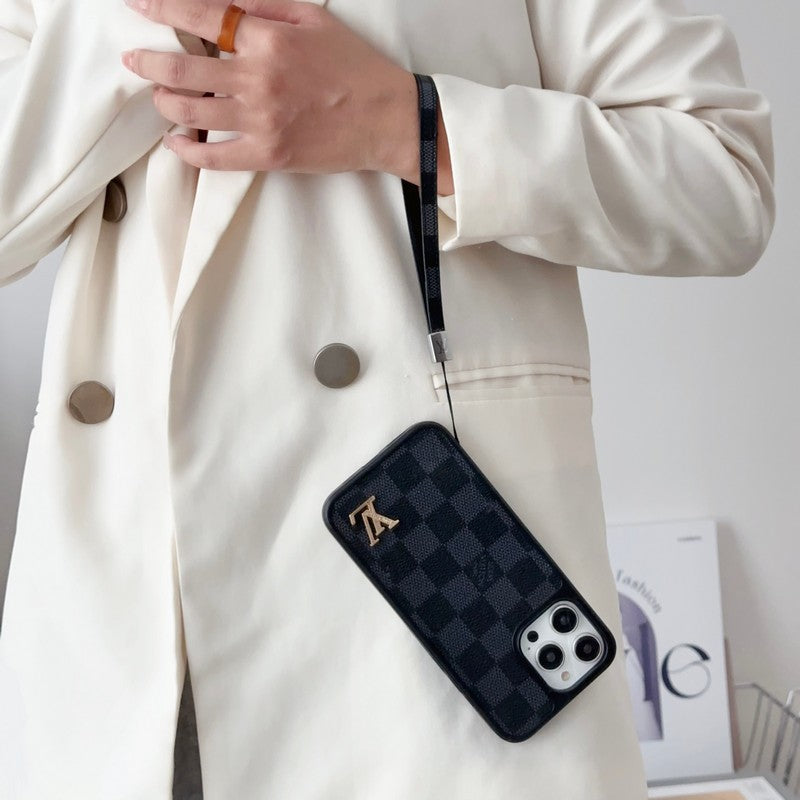 Ylellinen klassinen ruskea käsiketjullinen iPhone-kotelo