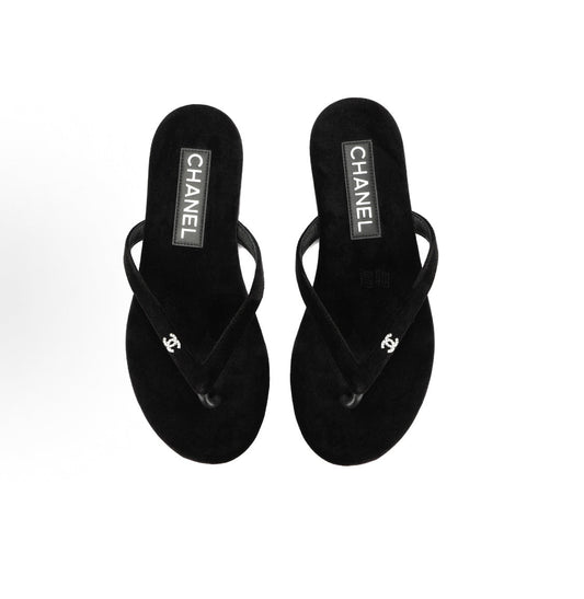 👡 Chic & Comfy Flat Flip Flops