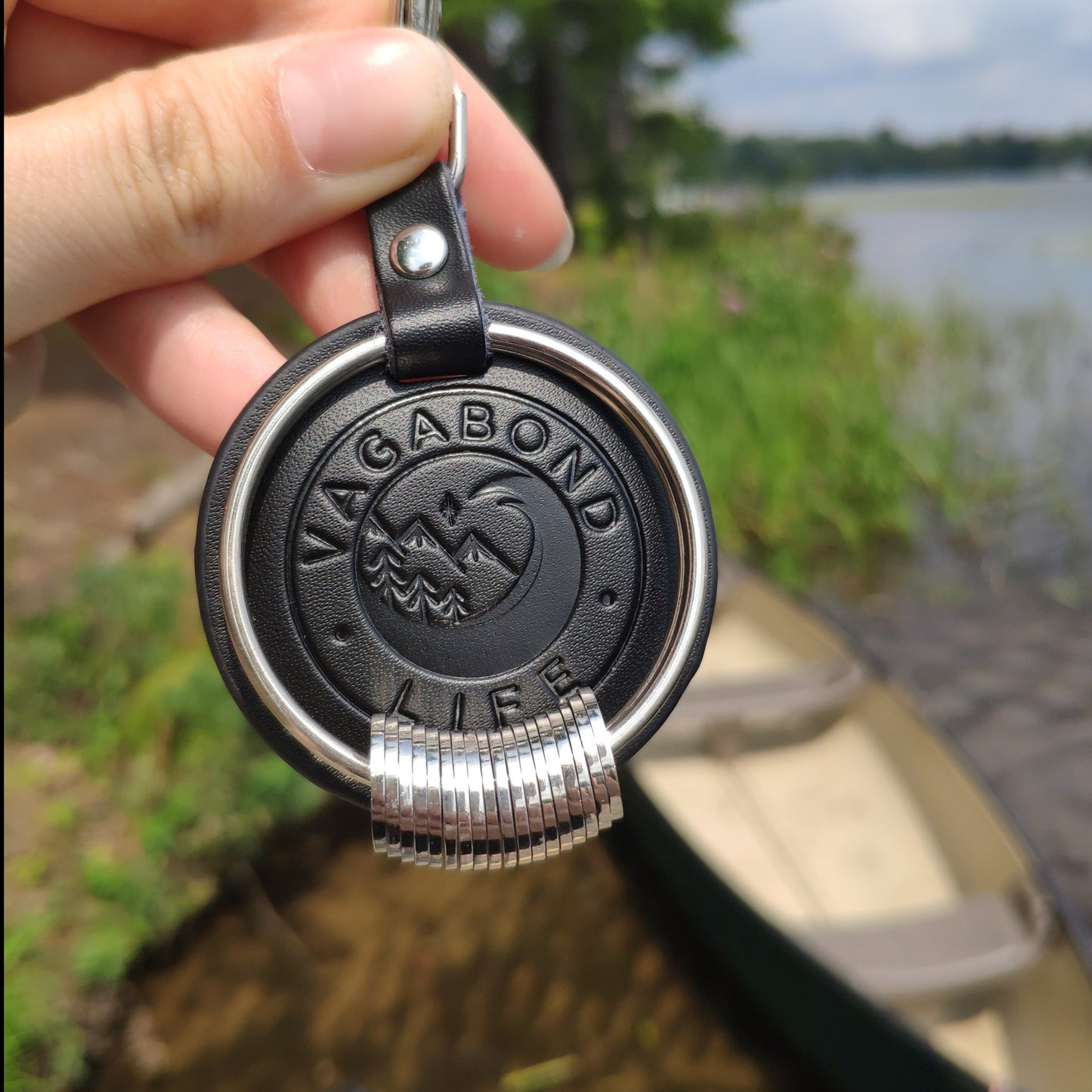 سلسلة المفاتيح الجلدية السوداء
