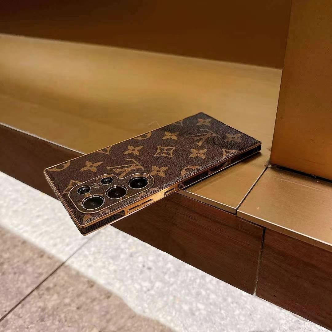 حافظة هاتف باللون البني لهاتف سامسونج جالاكسي