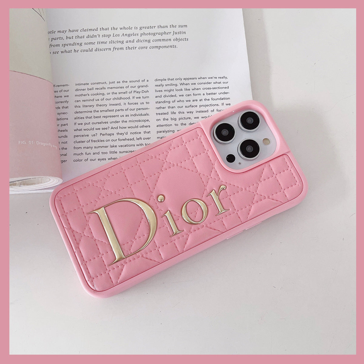 Funda de iPhone de cuero con logo dorado de moda