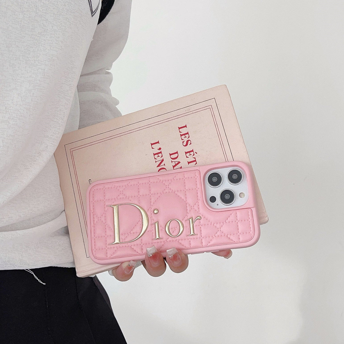 Funda de iPhone de cuero con logo dorado de moda