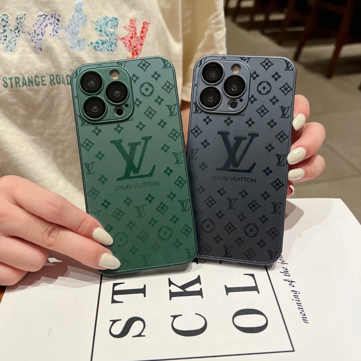 Ylellinen x Mono iPhone-kotelo | Loistaa